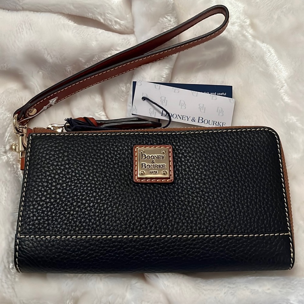 NWT Dooney & Bourke Wristlet